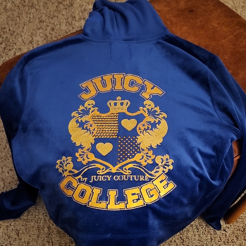 JUICY  COUTURE Plush Velour, Size Med.